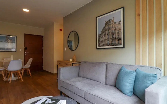 w Glorious 2BR w Perfect Balcony Near Kennedy Park