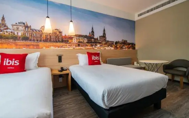 Ibis Hotel (Nanyang Xixia Baiyu Road)