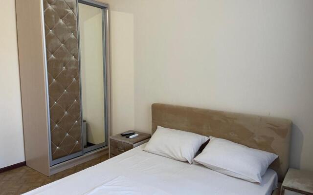 Guest House on Druzhby 1