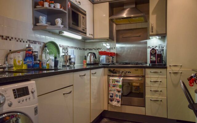 Vibrant 1 Bedroom Flat In Farringdon