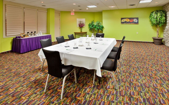 Holiday Inn Manhattan at the Campus by IHG