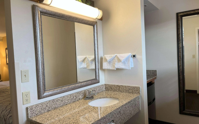 Best Western Plus Silver Saddle Inn