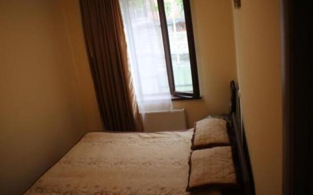 Guja's Guest House