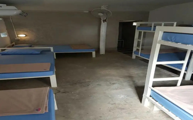 Shut Eye Party Hostel - Adults Only