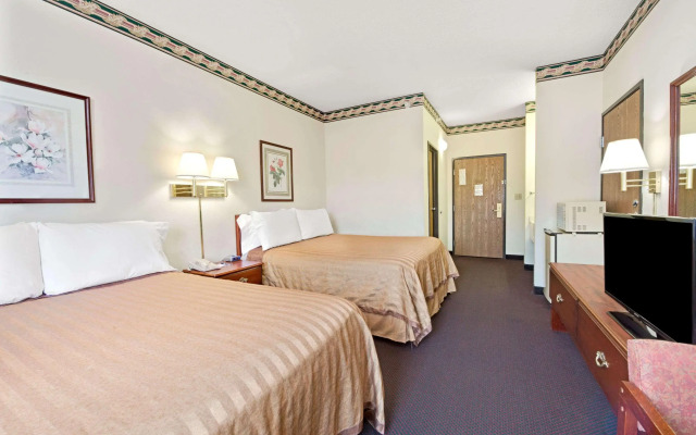 Travelodge by Wyndham St. Louis