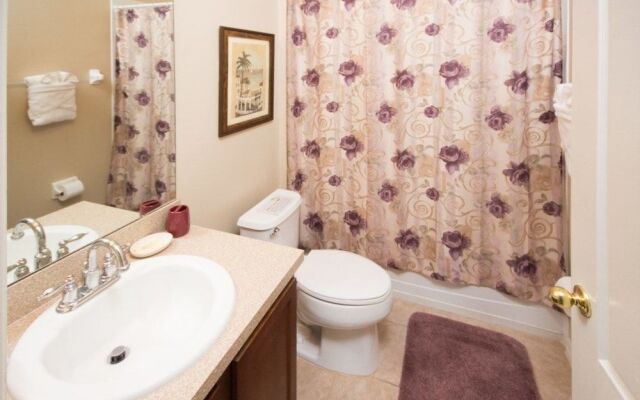 Janice's West Haven Villa by RedAwning