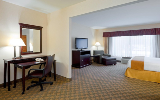 Holiday Inn Express Hotel & Suites Carneys Point by IHG