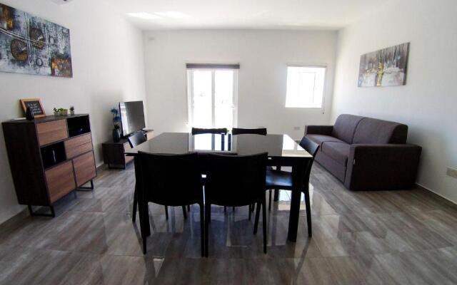F11-1 Double room with private bathroom in shared Flat