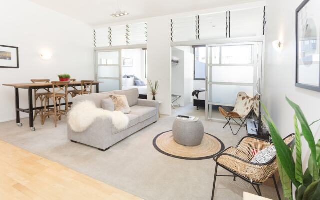 TOWNY - Top Floor Tranquility - 2 Bedrooms