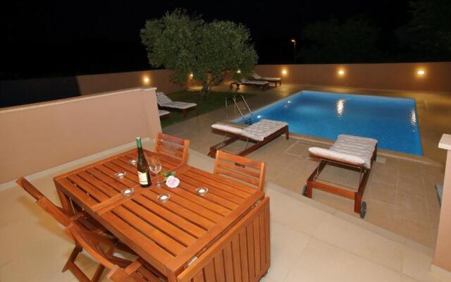 Beautiful Villa L&T 1 Nin