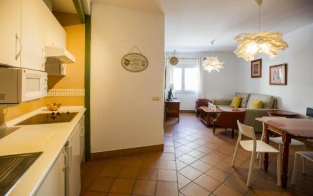 Bed and Snow Art Apartments