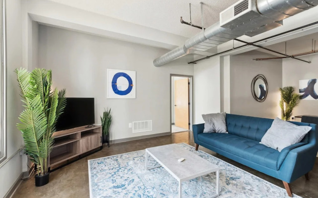 Spacious 2BR Downtown Retreat