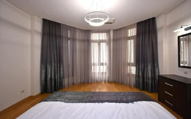 Northern Avenue 2 bedroom Newly Renovated and Modern apartment HH101