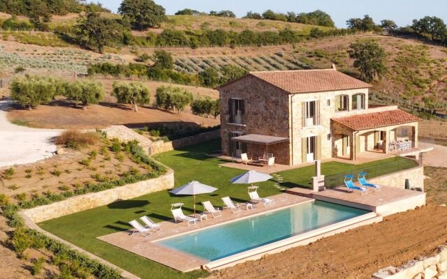 Casale Grottini 8 Emma Villas