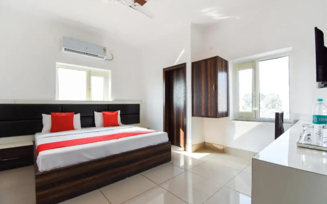 Hotel Bhardwaj by OYO Rooms