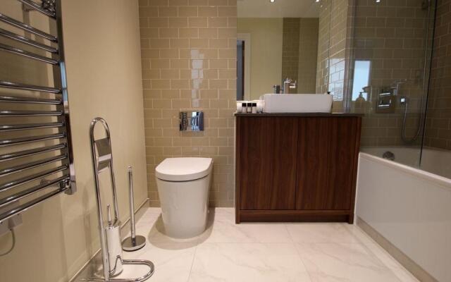 Lincoln Plaza One-Bedroom Apartments