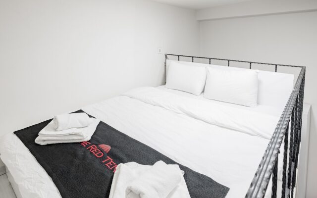 The Red Tent Suite 88