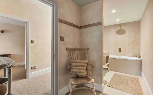 Chantry House With Free Parking By My Getaways