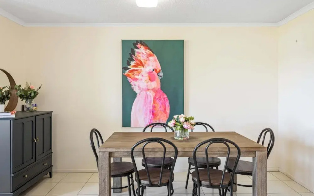 Albion Convenient Hideaway With Parking & Balcony