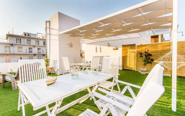 Neoclassical flat with 2 bedrooms in Piraeus