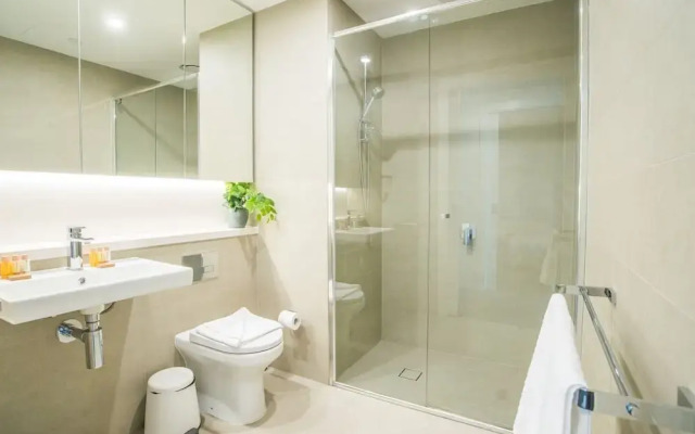 2bed1bath High-end APT at Olympic Parkviews+p