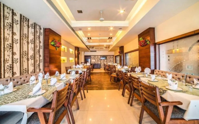 OYO Premium AB Road Bhavarkuan