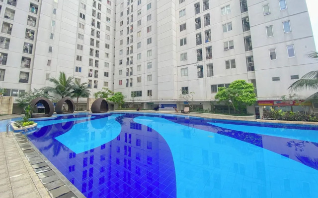 Warm And Homey 2Br At Bassura City Apartment