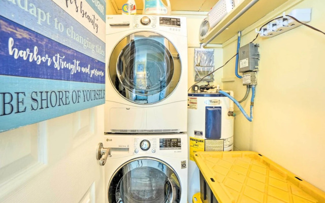 Pet-friendly Dunedin Townhome w/ Private Yard