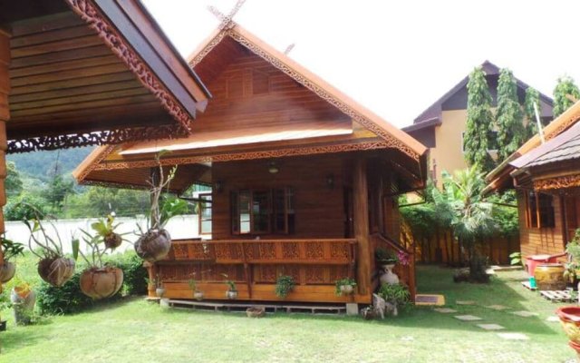 Golden Teak Resort Baan Sapparot