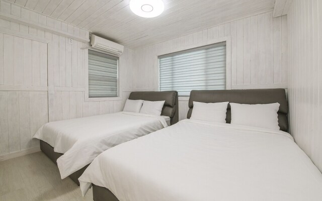 Road 26 Pool Villa