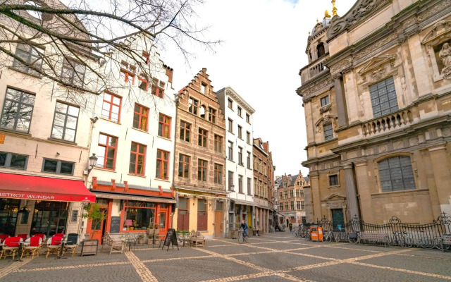 The Hendrik Square Residence