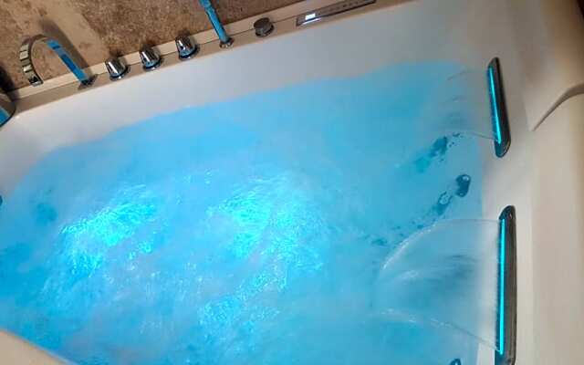 Le Mas Romantique avec Jacuzzi et Sauna privé