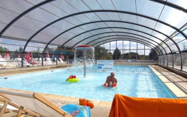 Camping LE VILLAGE PARISIEN****