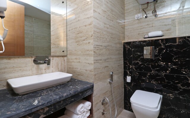 Capital O 10824 Hotel Star Suites