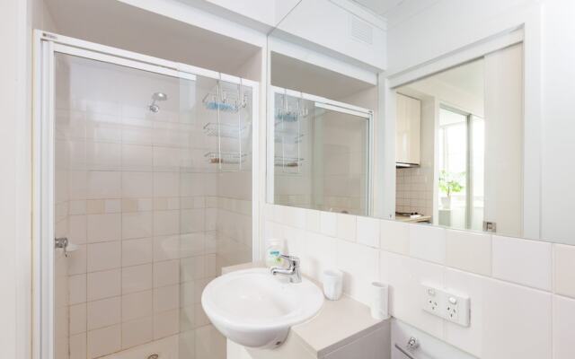 HENRIETTA, Carlton Studio Apartment