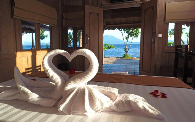 Blue Harbor Beachfront Villas & Resto