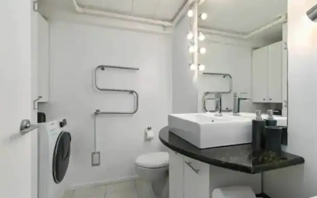 Stylish Loft Apartment In Cbd W/ King Bed!