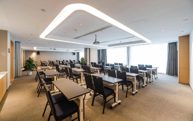 Atour Hotel Tonglu Fuchun River