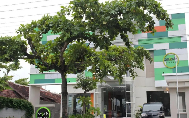 Pose In Hotel Yogyakarta