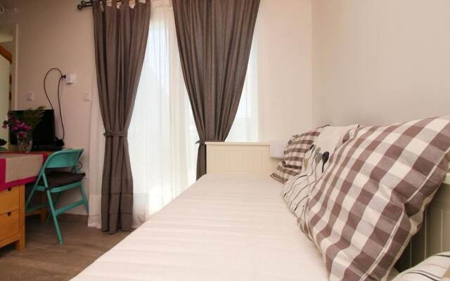 Elvi - Amazing Position & Parking - A5