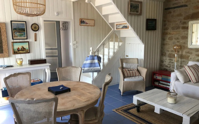 Charming Sea View Stay, 50m Close