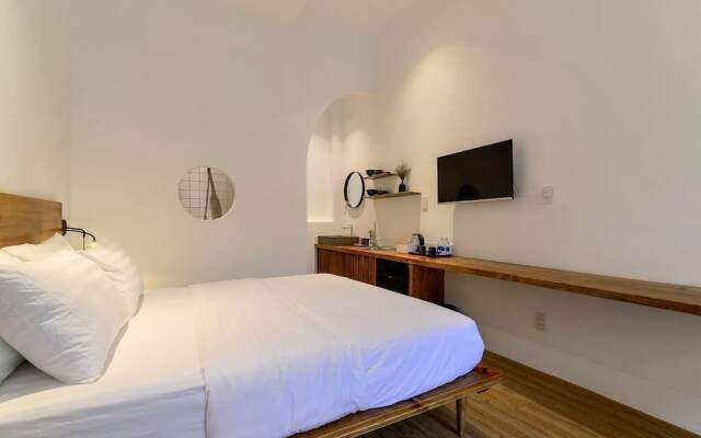 The Hut Boutique Hotel Notre Dame