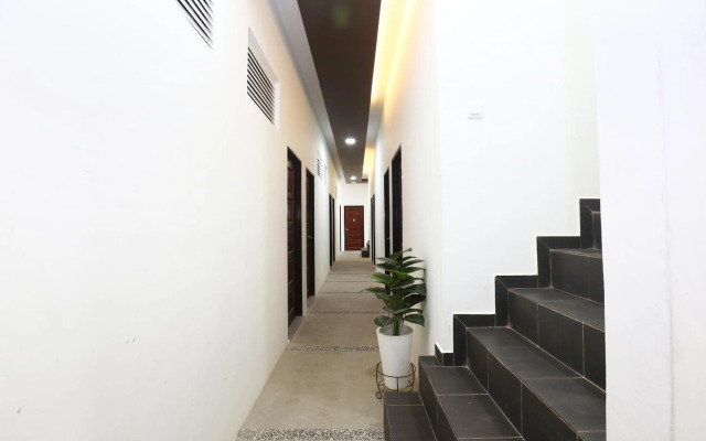 Super OYO 89678 Ady Hotel