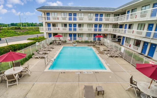 Motel 6 Rolling Meadows, IL - Chicago Northwest