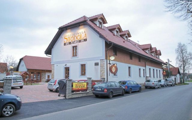tiřínská stodola u Prahy