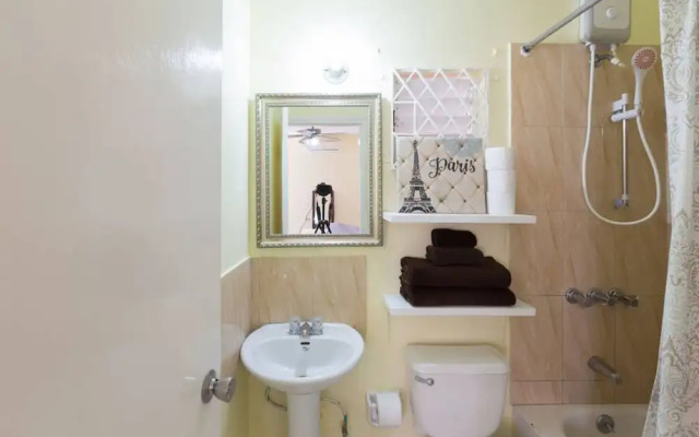 Kgn Most Centrally Located One Bdrm II