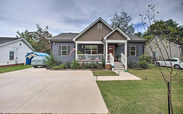 2 Mi to Downtown: Luxe Greenville Retreat!