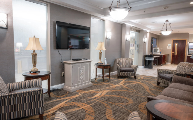 Holiday Inn Exp Stes Univ