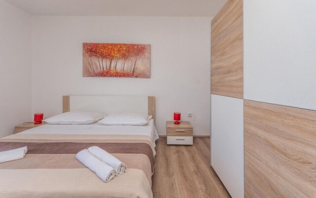 Beautiful Apartment in Nevidane With 2 Bedrooms and Wifi