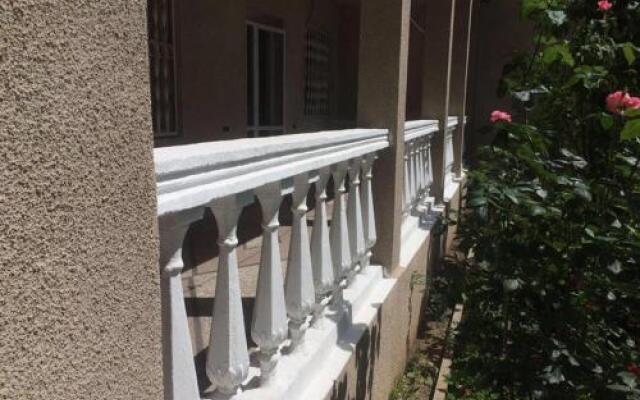 Classic Apartment On Kievyan